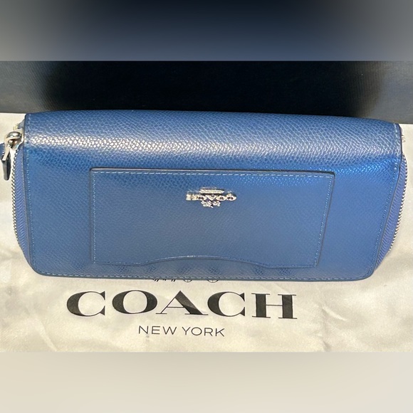 COACH Crossgrain Leather Zippy Wallet - Picture 3 of 7